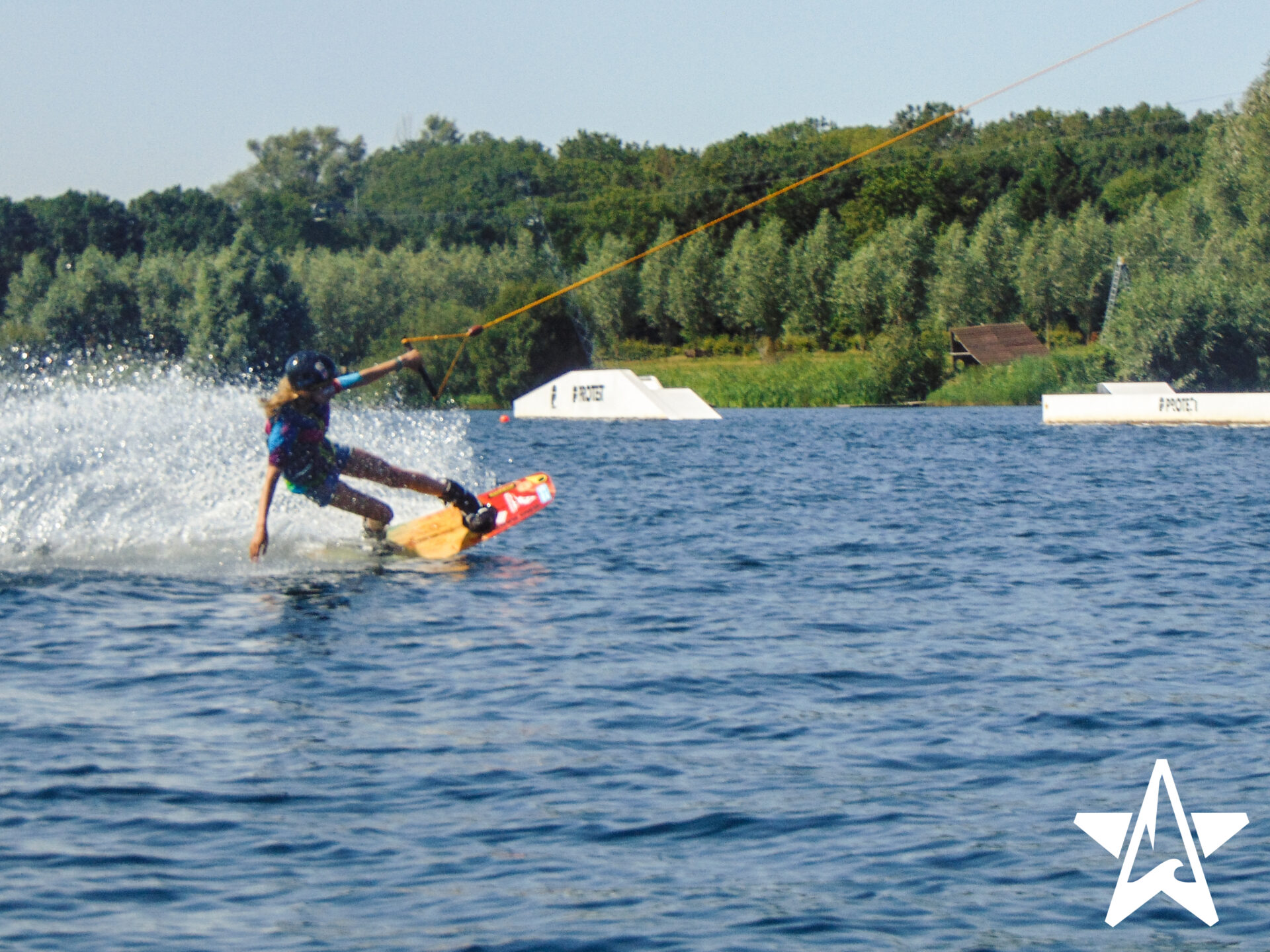 Wakeboarder op het wakeboard kamp van Ripstar bij Down Under