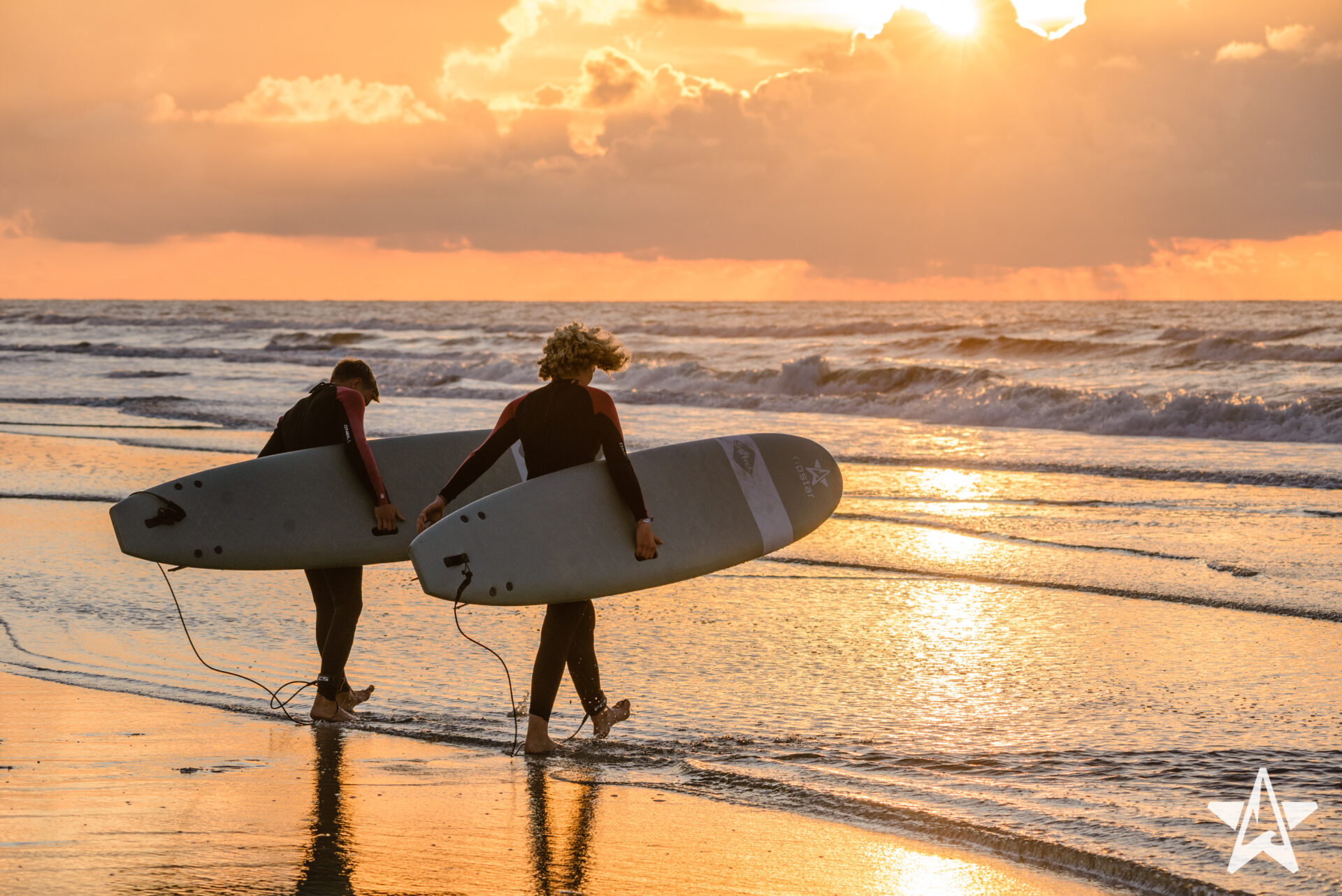Leer surfen op ons surfcamp in Nederland!