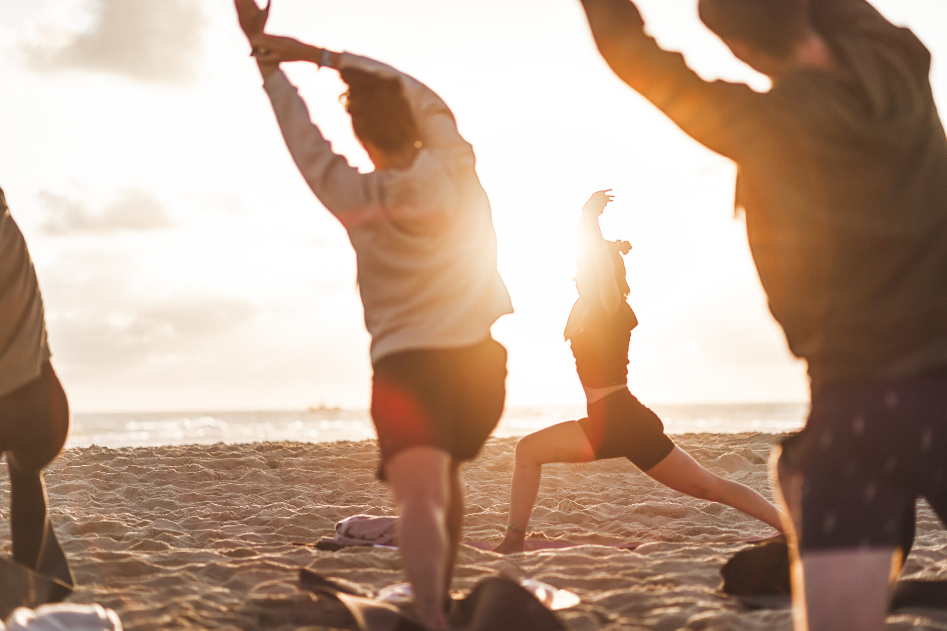 Yoga tijdens een surfkamp in het buitenland