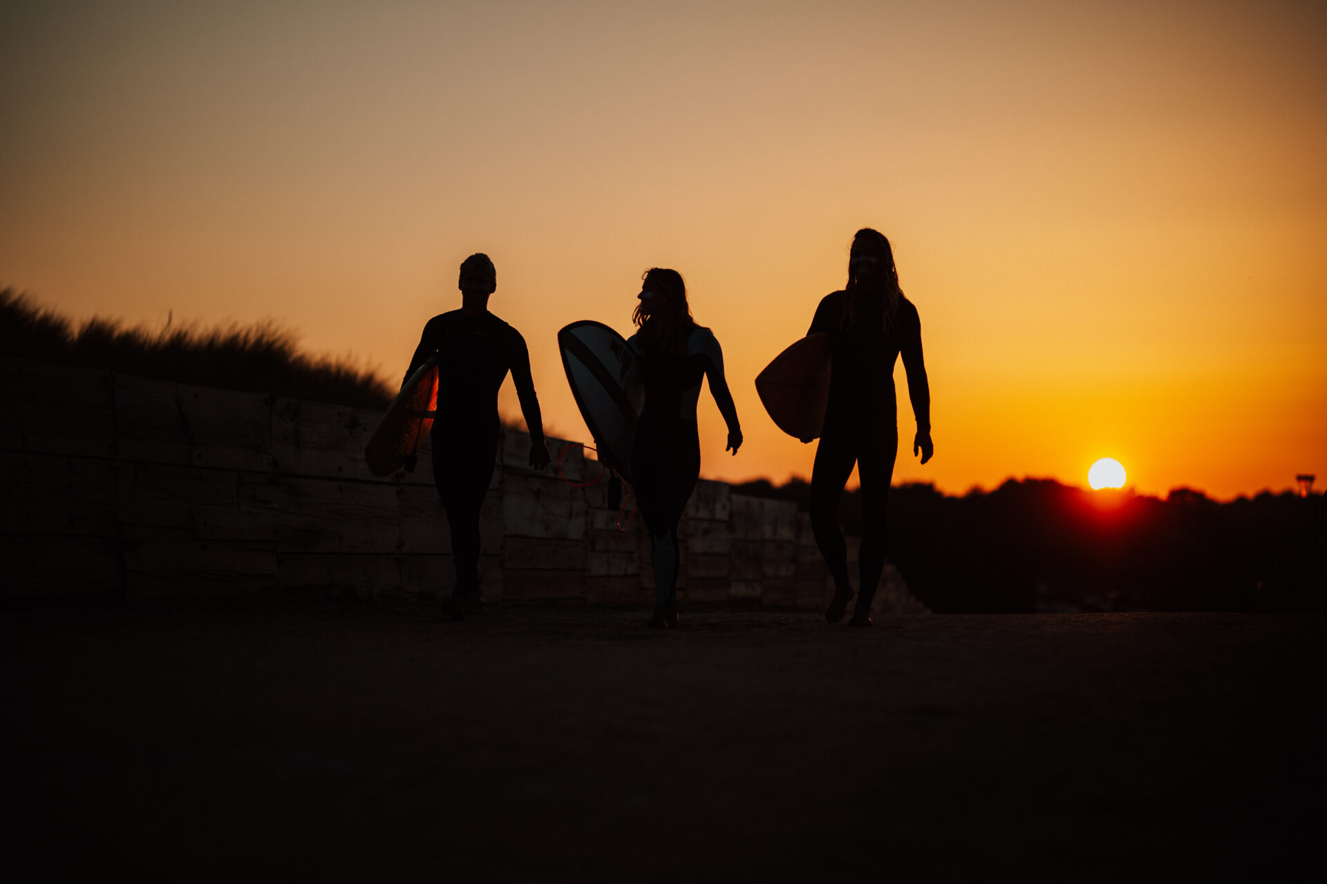 Zonsondergang op surfkamp in het buitenland!