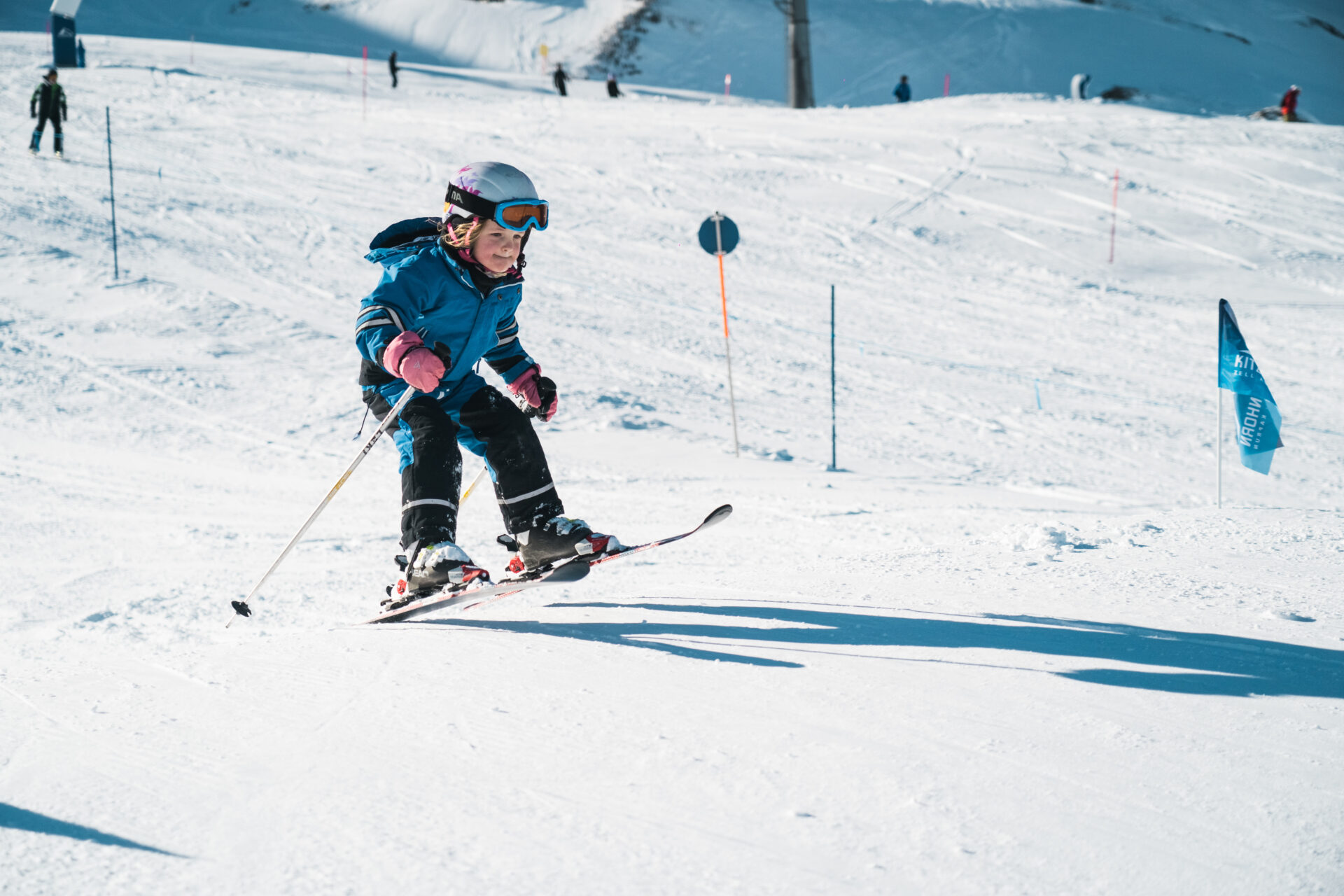 Snow & family kind aan het skiën