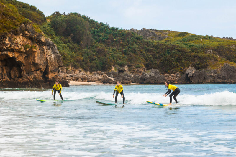 Leren surfen op Surfkamp Spanje! Speciaal voor jongeren, in Celorio
