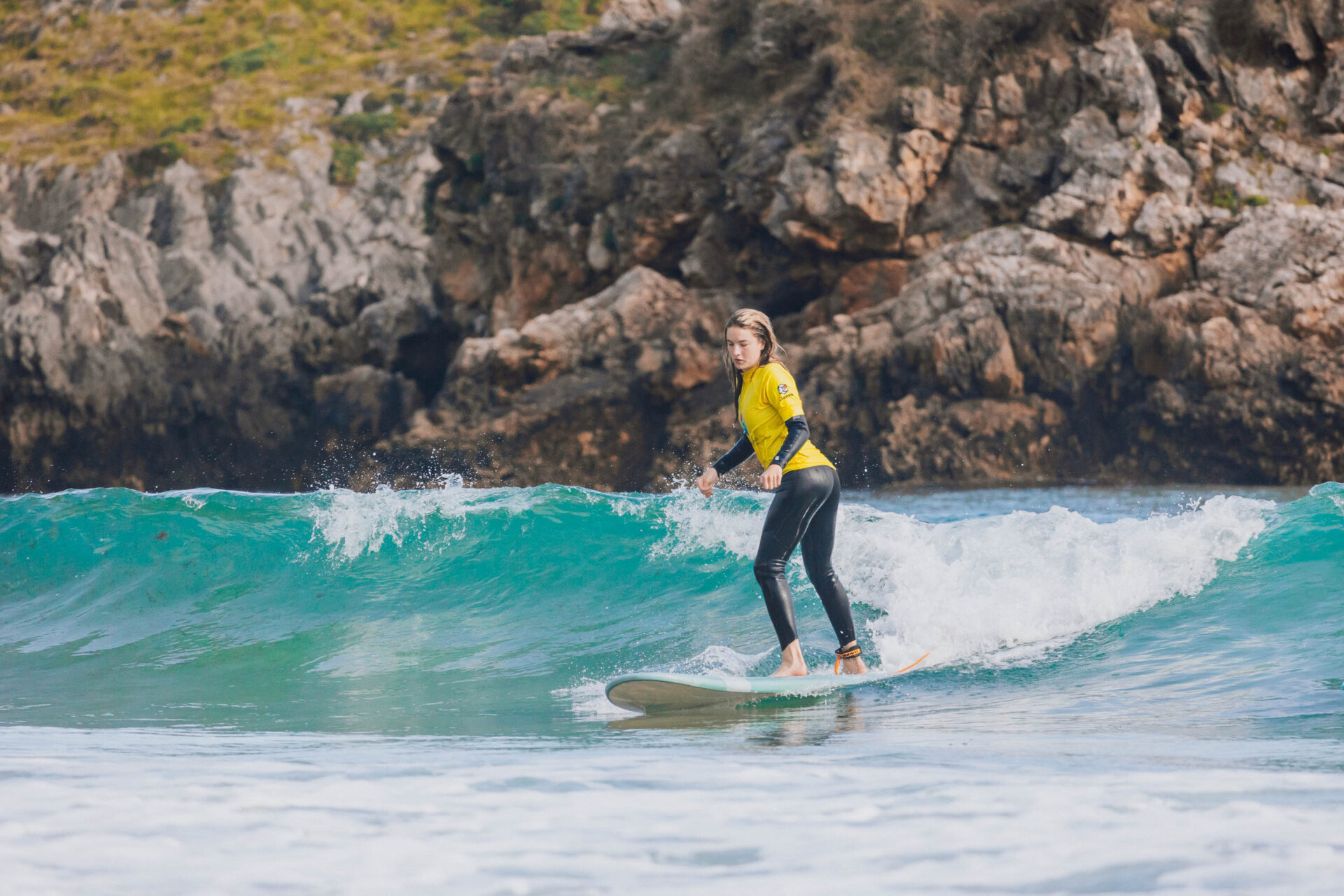 Leren surfen op Surfkamp Spanje! Speciaal voor jongeren, in Celorio